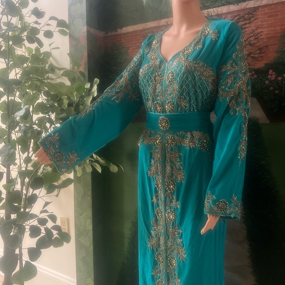 Dress - Picture 2 of 3